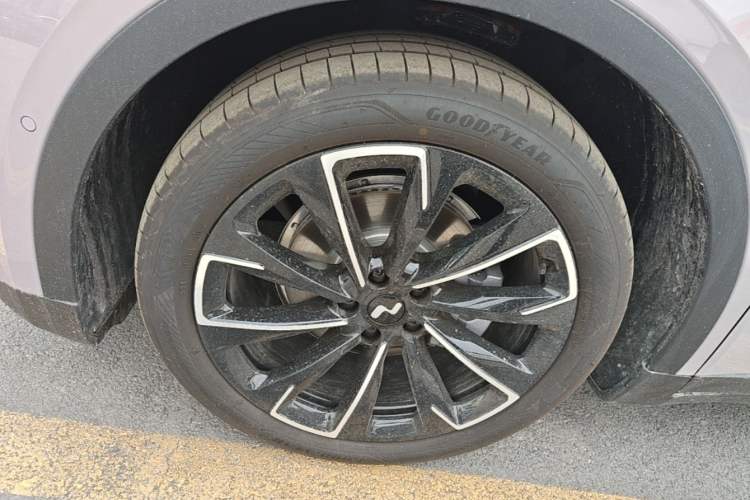 Used ONVO L60 2025 Model, 60kWh Violet Limited Edition Exterior 4