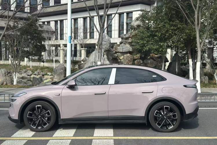 Used ONVO L60 2025 Model, 60kWh Violet Limited Edition Exterior 6