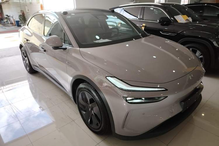 Used ONVO L60 2025 Model—60 kWh Rear-Wheel-Drive Version Front Right 45 Deg