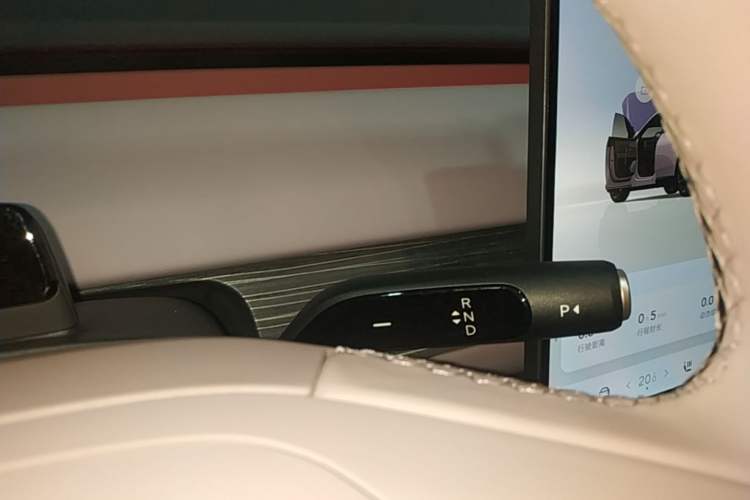 Used ONVO L60 2025 Model—85 kWh Rear-Wheel-Drive Version Gear Lever