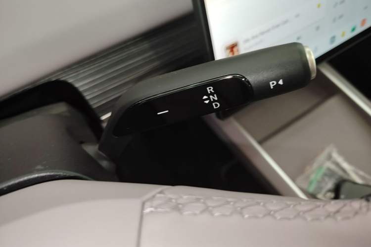 Used ONVO L60 2025 Model—60 kWh Rear-Wheel-Drive Version Gear Lever