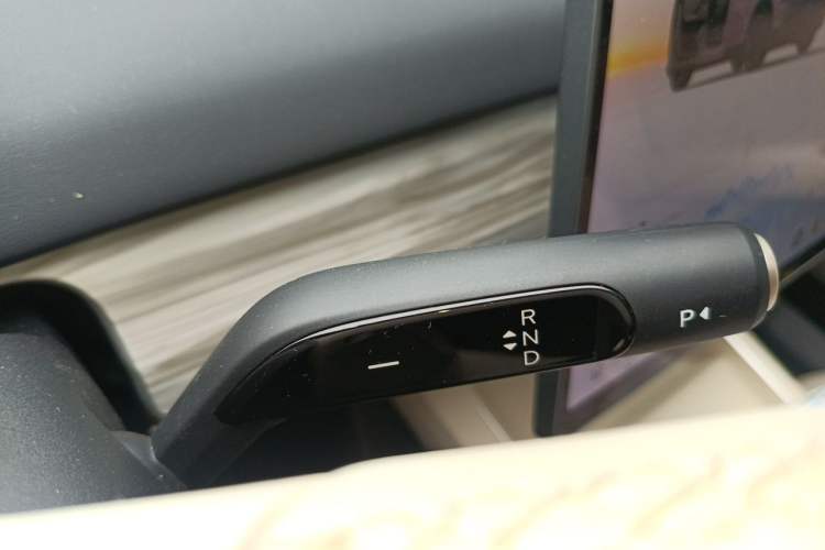 Used ONVO L60 2025 Model—60 kWh Rear-Wheel-Drive Version Gear Lever