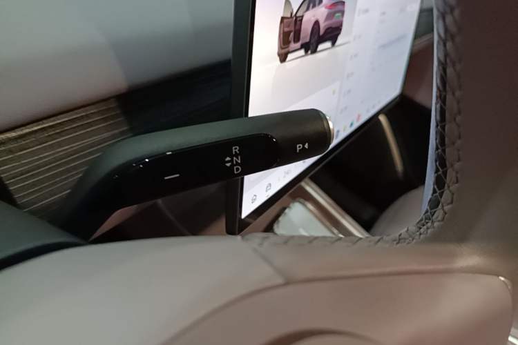 Used ONVO L60 2025 Model—60 kWh Rear-Wheel-Drive Version Gear Lever