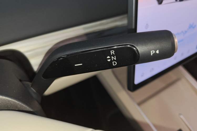 Used ONVO L60 2025 Model—60 kWh All-Wheel-Drive Version Gear Lever
