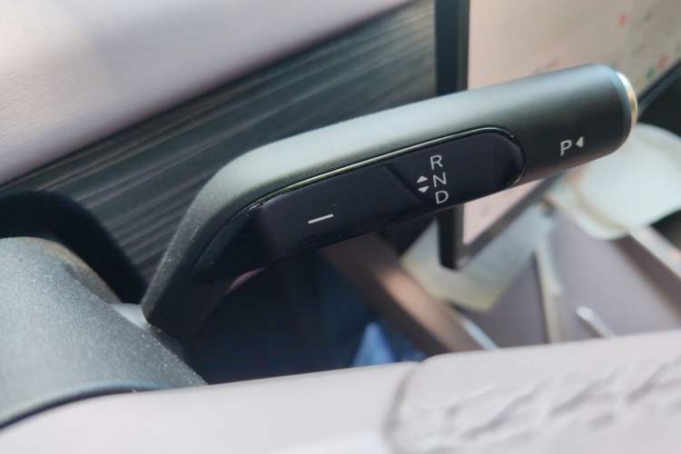 Used ONVO L60 2025 Model—60 kWh Rear-Wheel-Drive Version Gear Lever