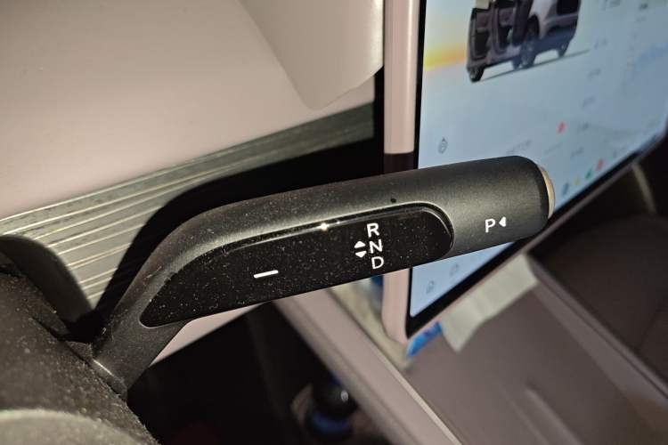 Used ONVO L60 2025 Model—60 kWh Rear-Wheel-Drive Version Gear Lever
