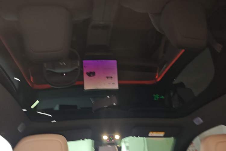 Used ONVO L60 2025 Model—60 kWh Rear-Wheel-Drive Version Headliner