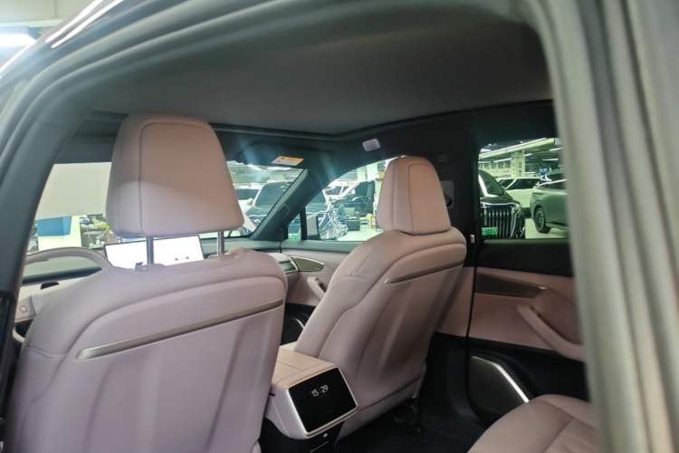 Used ONVO L60 2025 Model, 60kWh Violet Limited Edition Headliner