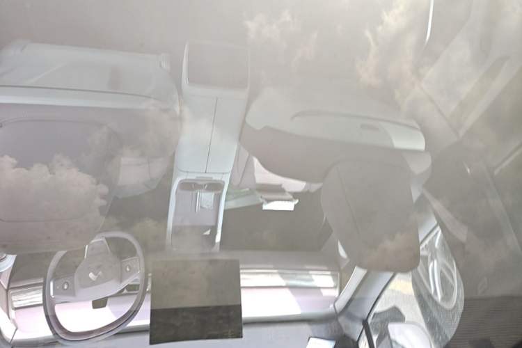 Used ONVO L60 2025 Model, 60kWh Violet Limited Edition Headliner