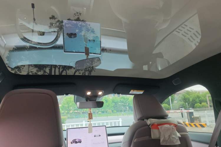 Used ONVO L60 2025 Model—60 kWh Rear-Wheel-Drive Version Headliner