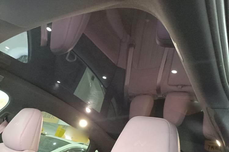 Used ONVO L60 2025 Model—60 kWh Rear-Wheel-Drive Version Headliner