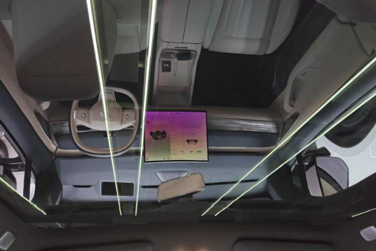 Used ONVO L60 2025 Model—60 kWh Rear-Wheel-Drive Version Headliner