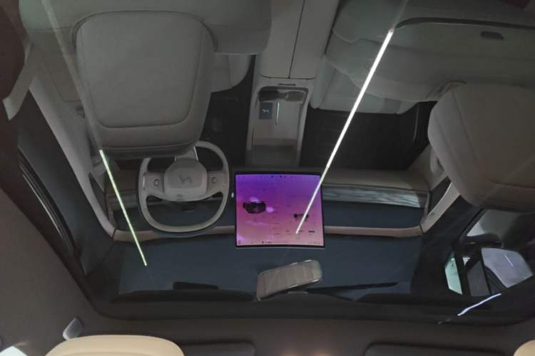 Used ONVO L60 2025 Model—60 kWh All-Wheel-Drive Version Headliner