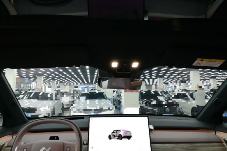 Used ONVO L60 2025 Model, 60kWh Violet Limited Edition Headliner