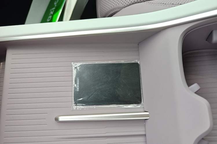 Used ONVO L60 2025 Model, 60kWh Violet Limited Edition Interior 1