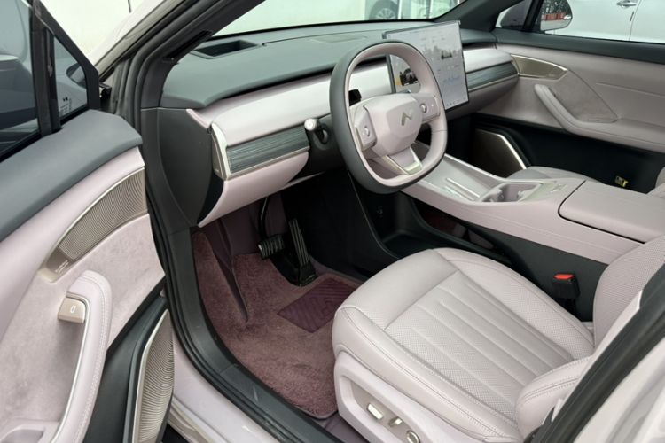 Used ONVO L60 2025 Model—85 kWh Rear-Wheel-Drive Version Interior 3