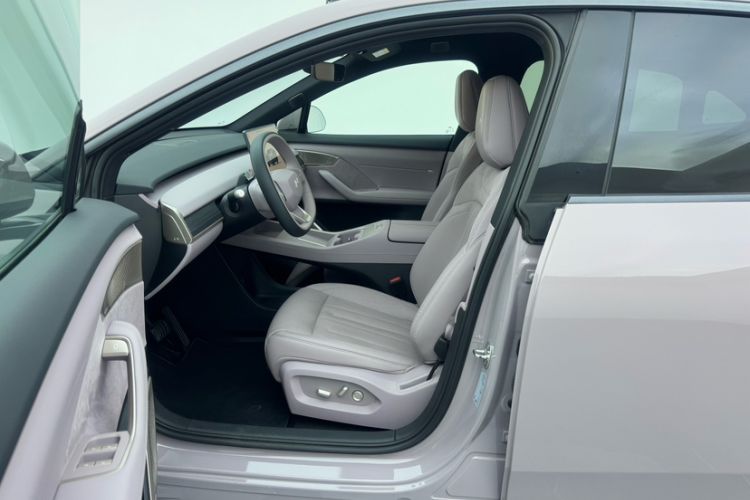 Used ONVO L60 2025 Model—60 kWh Rear-Wheel-Drive Version Interior 4