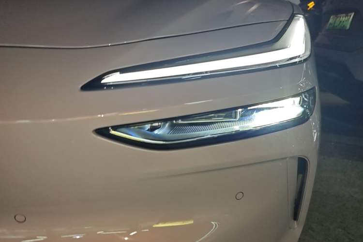 Used ONVO L60 2025 Model—60 kWh Rear-Wheel-Drive Version Left Front Headlight