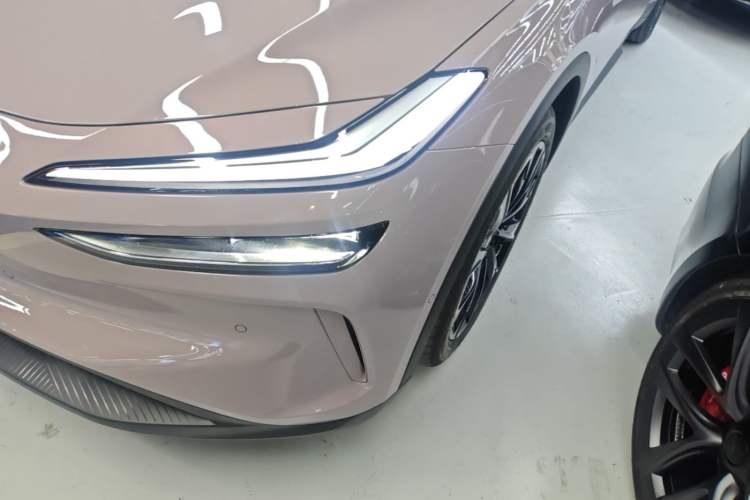 Used ONVO L60 2025 Model, 60kWh Violet Limited Edition Left Front Headlight