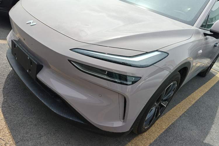 Used ONVO L60 2025 Model, 60kWh Violet Limited Edition Left Front Headlight