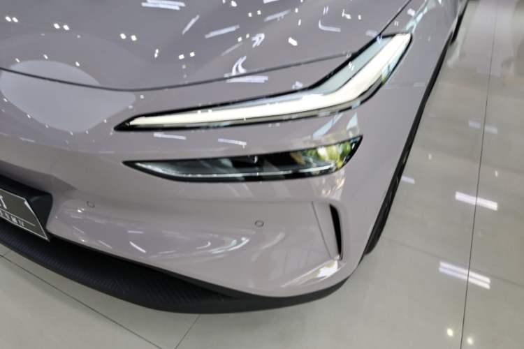 Used ONVO L60 2025 Model—60 kWh All-Wheel-Drive Version Left Front Headlight