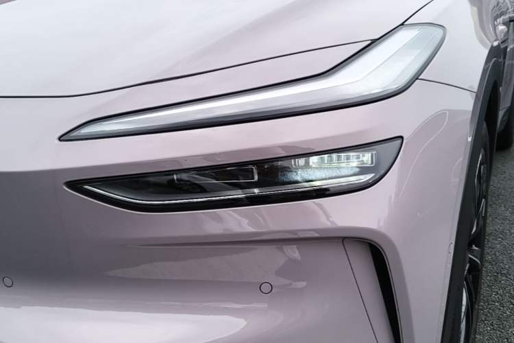 Used ONVO L60 2025 Model, 60kWh Violet Limited Edition Left Front Headlight