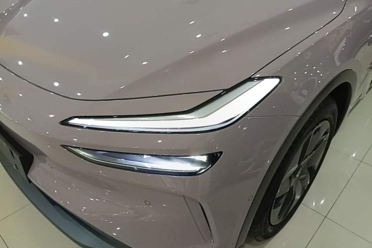 Used ONVO L60 2025 Model—60 kWh Rear-Wheel-Drive Version Left Front Headlight