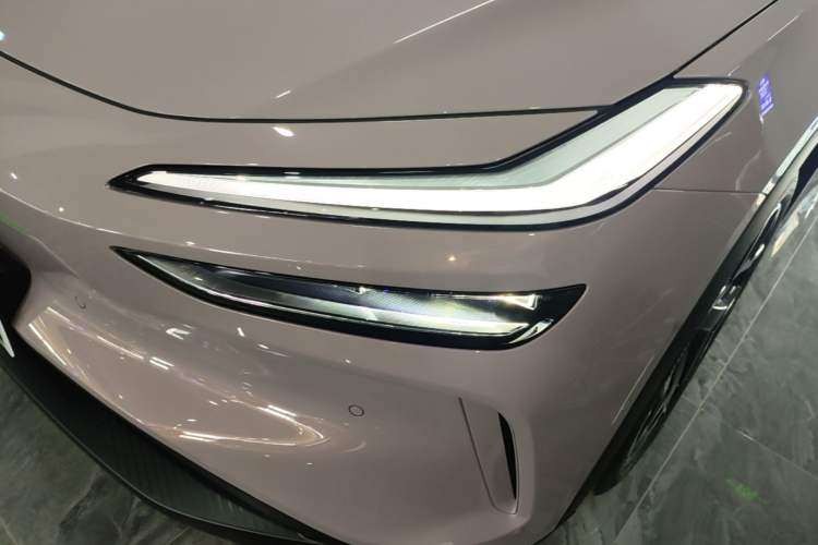 Used ONVO L60 2025 Model—60 kWh All-Wheel-Drive Version Left Front Headlight