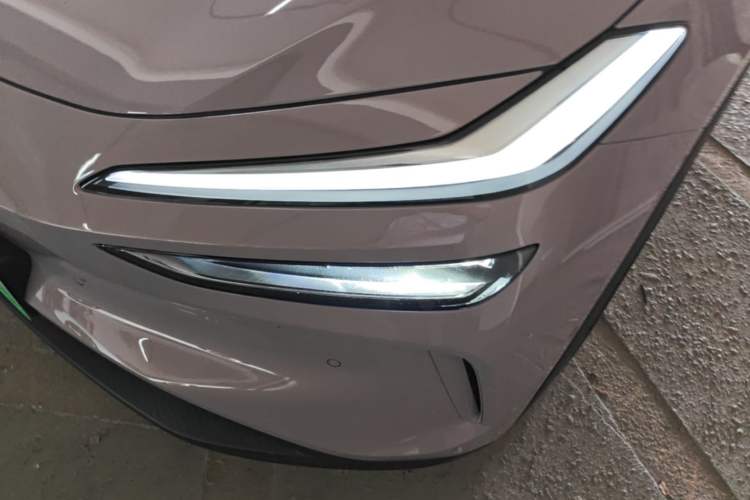 Used ONVO L60 2025 Model—60 kWh All-Wheel-Drive Version Left Front Headlight