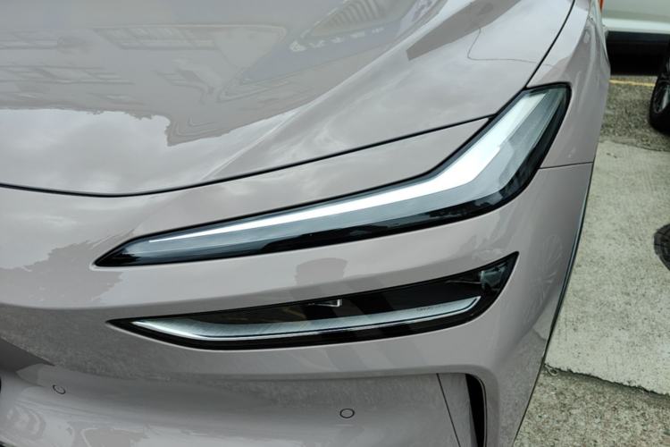 Used ONVO L60 2025 Model—60 kWh All-Wheel-Drive Version Left Front Headlight