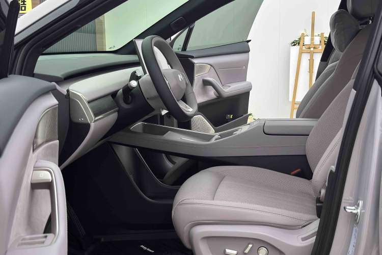 Used ONVO L60 2025 Model—60 kWh Rear-Wheel-Drive Version Left Front Seat