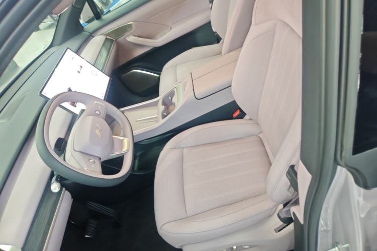Used ONVO L60 2025 Model, 60kWh Violet Limited Edition Left Front Seat