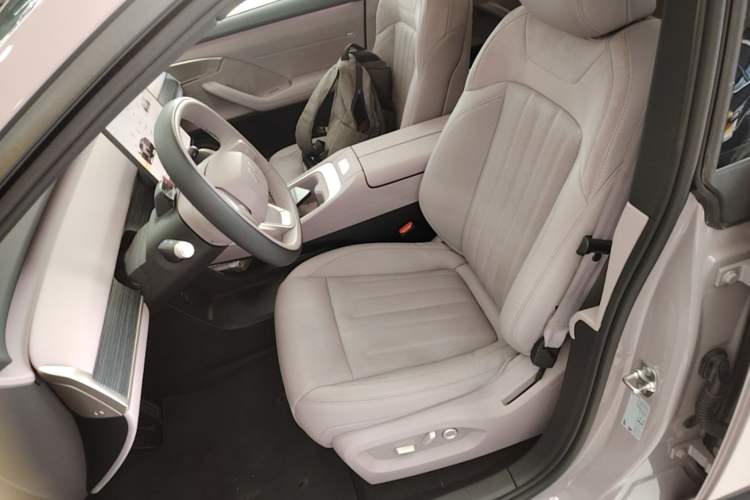 Used ONVO L60 2025 Model—60 kWh Rear-Wheel-Drive Version Left Front Seat