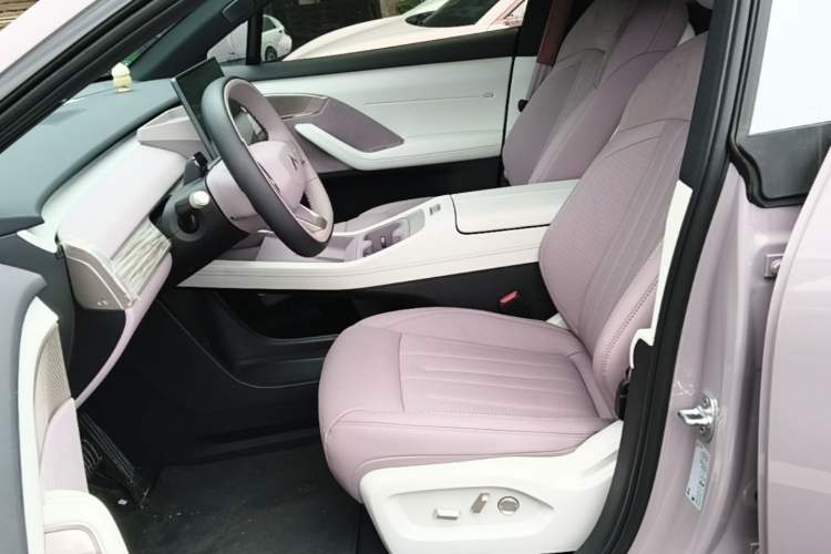 Used ONVO L60 2025 Model, 60kWh Violet Limited Edition Left Front Seat