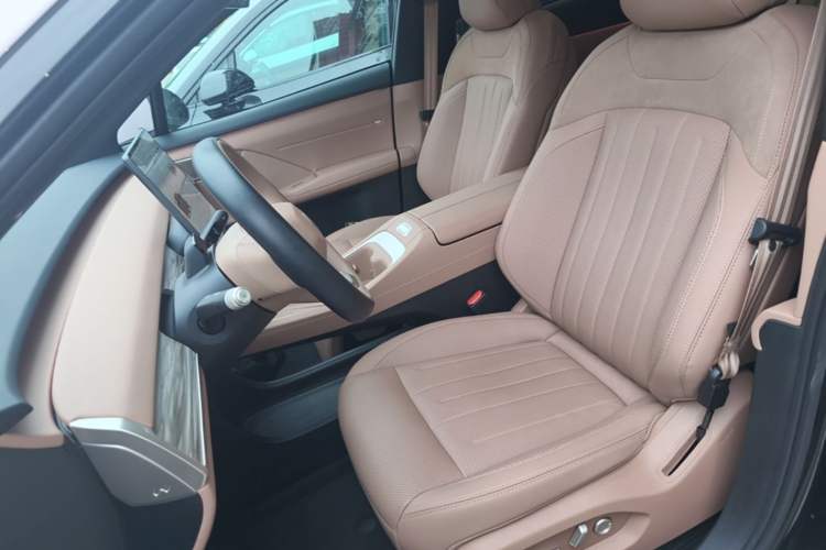 Used ONVO L60 2025 Model—60 kWh Rear-Wheel-Drive Version Left Front Seat