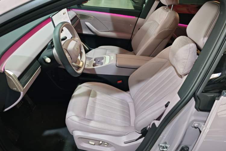 Used ONVO L60 2025 Model—60 kWh Rear-Wheel-Drive Version Left Front Seat
