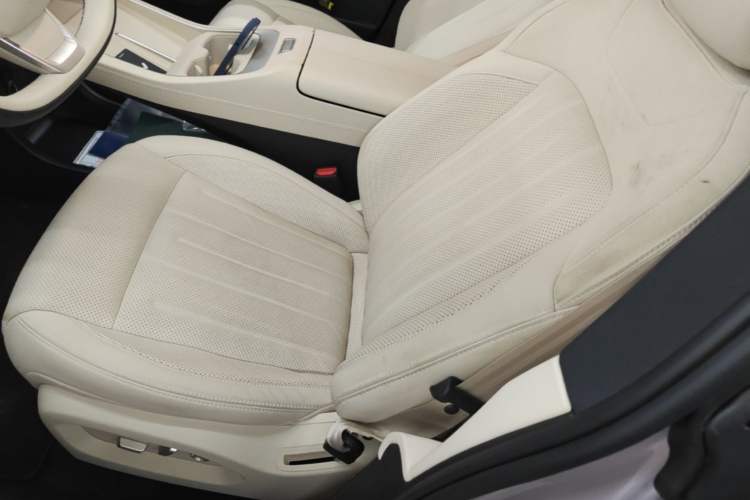 Used ONVO L60 2025 Model—60 kWh Rear-Wheel-Drive Version Left Front Seat
