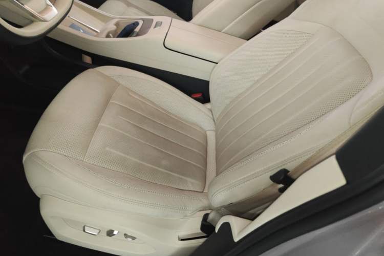 Used ONVO L60 2025 Model—60 kWh All-Wheel-Drive Version Left Front Seat