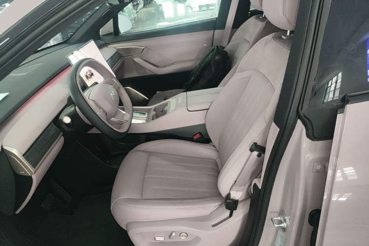 Used ONVO L60 2025 Model—60 kWh All-Wheel-Drive Version Left Front Seat
