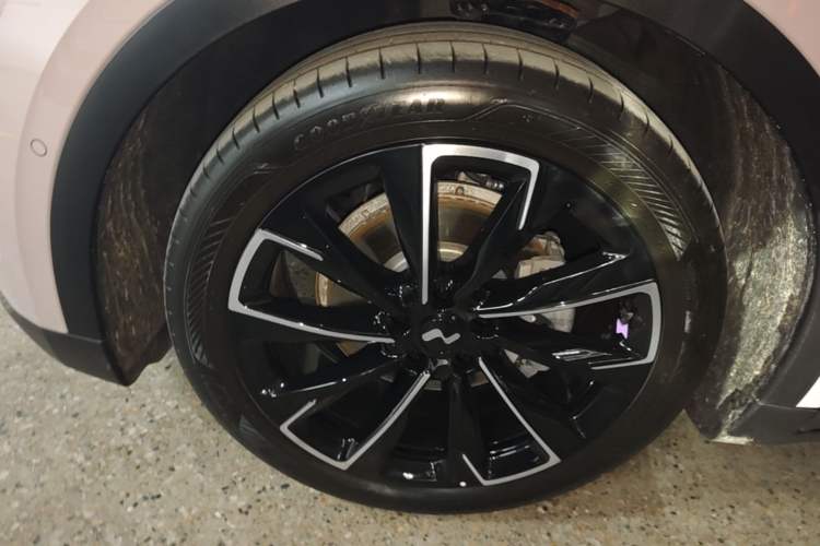 Used ONVO L60 2025 Model—60 kWh Rear-Wheel-Drive Version Left Front Wheel Hub