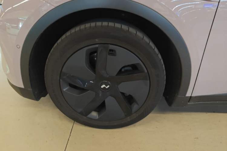 Used ONVO L60 2025 Model—60 kWh Rear-Wheel-Drive Version Left Front Wheel Hub