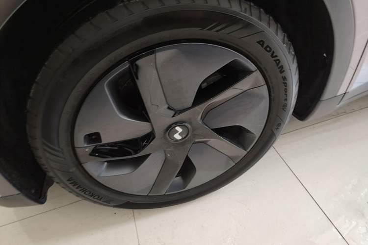 Used ONVO L60 2025 Model—60 kWh Rear-Wheel-Drive Version Left Front Wheel Hub