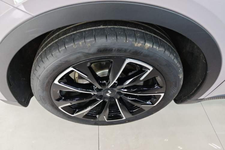 Used ONVO L60 2025 Model—60 kWh All-Wheel-Drive Version Left Front Wheel Hub