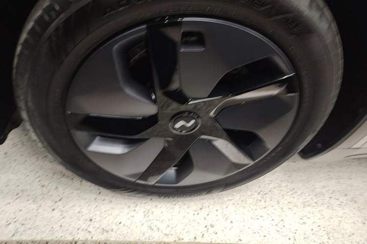 Used ONVO L60 2025 Model—60 kWh Rear-Wheel-Drive Version Left Front Wheel Hub