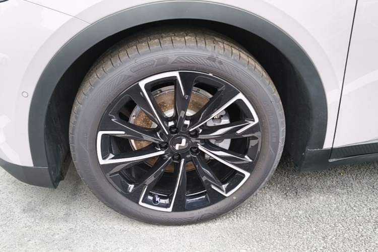 Used ONVO L60 2025 Model, 60kWh Violet Limited Edition Left Front Wheel Hub