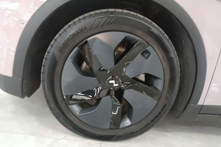 Used ONVO L60 2025 Model—60 kWh Rear-Wheel-Drive Version Left Front Wheel Hub