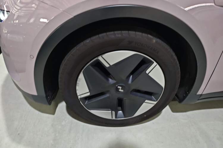 Used ONVO L60 2025 Model—60 kWh Rear-Wheel-Drive Version Left Front Wheel Hub