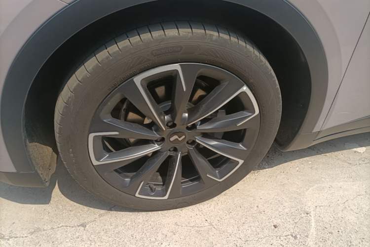 Used ONVO L60 2025 Model—60 kWh Rear-Wheel-Drive Version Left Front Wheel Hub