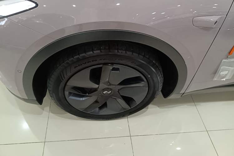 Used ONVO L60 2025 Model—60 kWh Rear-Wheel-Drive Version Left Front Wheel Hub