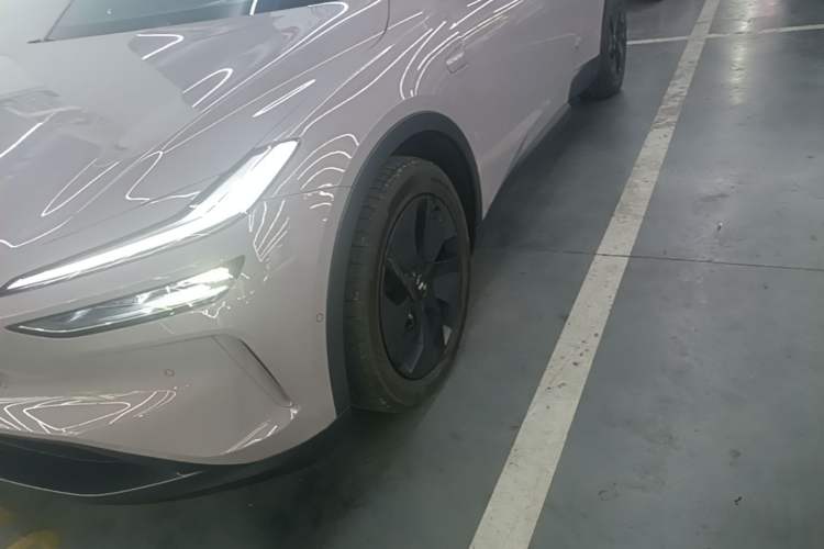 Used ONVO L60 2025 Model—60 kWh Rear-Wheel-Drive Version Left Front Wheel Hub